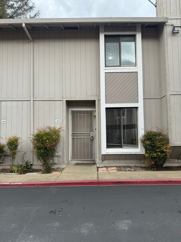 Primary Photo - Updated 2 Bedroom Condo Located in Carmich...