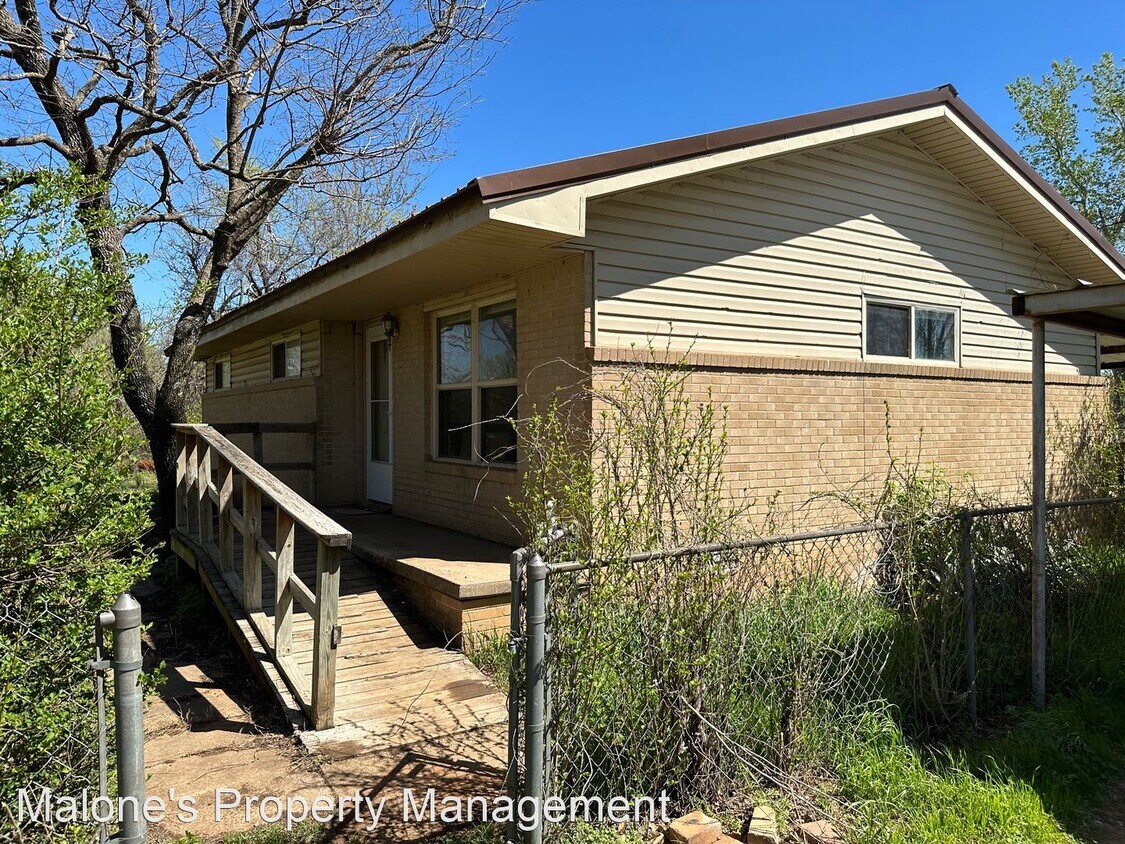 3 br, 1 bath House 20220 NE 50th Street House Rental in Harrah, OK