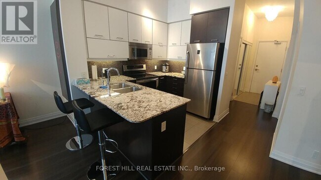 Photo du bâtiment - 530-P530 St Clair Ave W