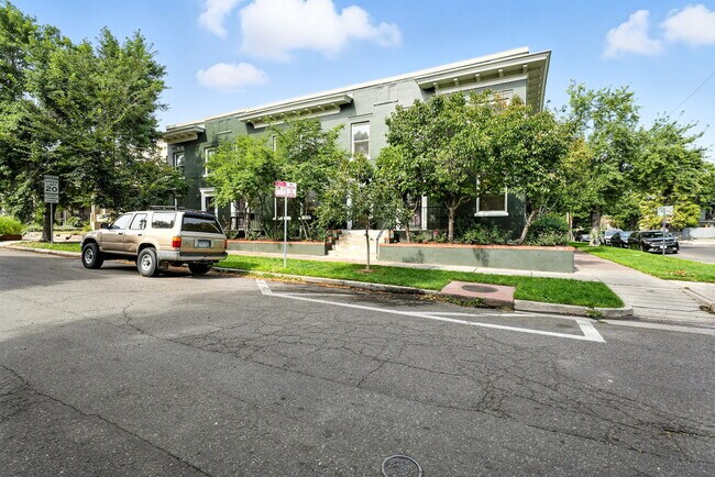 Foto del edificio - 1373 N Marion St