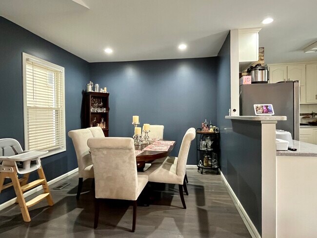 Foto del edificio - 2449 W Fletcher St