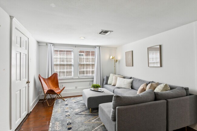 Foto del edificio - 2615 S Carrollton Ave