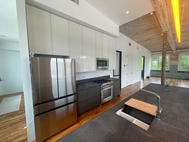 Building Photo - Historic Charm, Modern Luxury,  2 bedroom ...