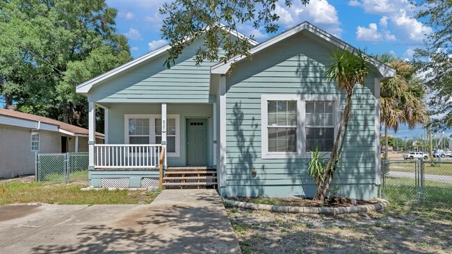 Building Photo - Spacious 3-Bedroom Home with Recent Upgrad...