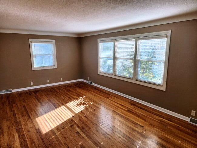 Foto del edificio - 5513 Forest Ave