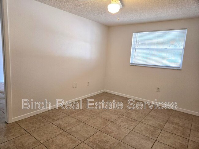 Foto del edificio - 6839 Forest Ave