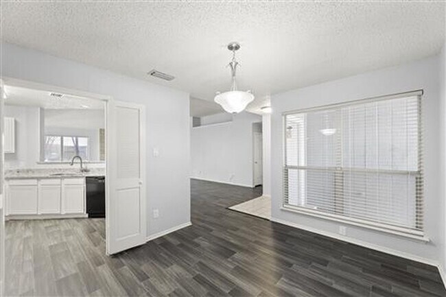 Building Photo - 2753 White Oak Dr