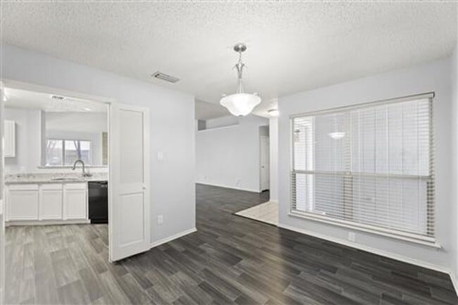 Foto del edificio - 2753 White Oak Dr