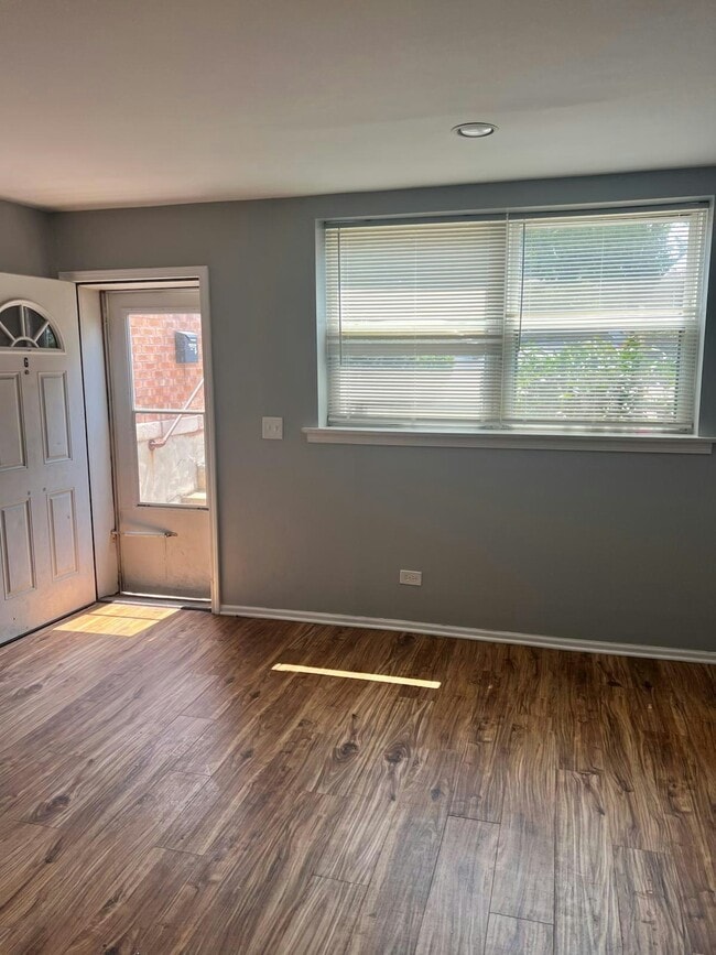 Building Photo - 5650 W 63rd Pl