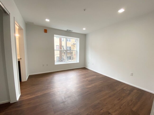 Interior Photo - 9 E. Mount Royal