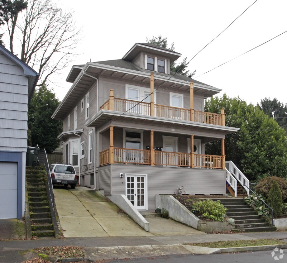 Primary Photo - 2314 SE Pine St