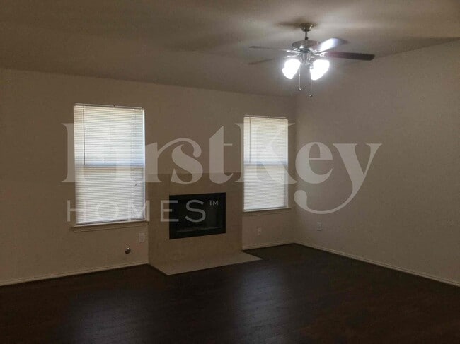 Foto del edificio - 611 Hilton Dr