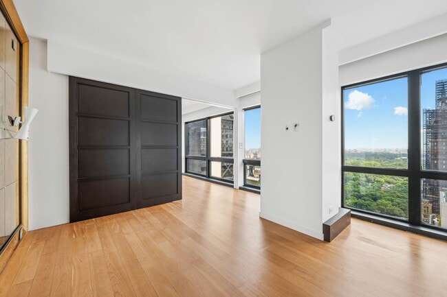 Photo - 721-725 5th Ave (New York, NY) Apartment
