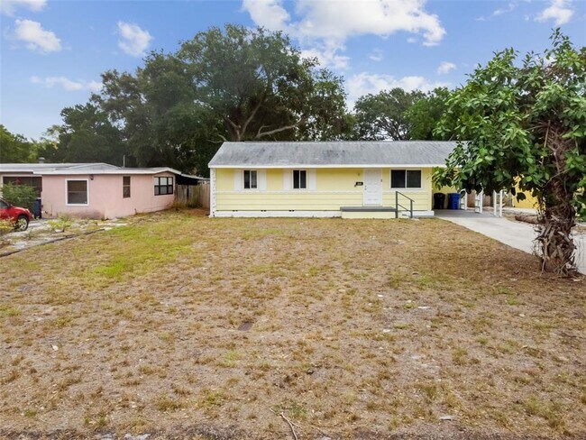 Building Photo - 930 Alcazar Way S