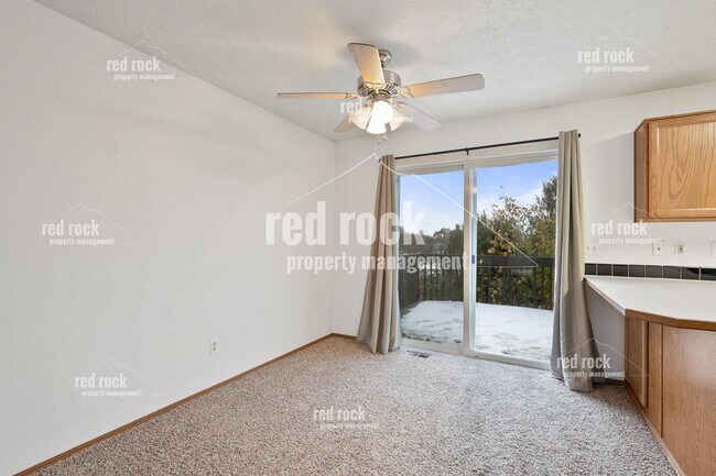 Foto del edificio - 1323 N Mitchell Rd