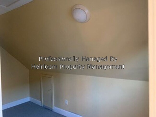 Building Photo - 1417 E 1st St