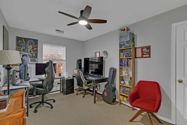 Foto del edificio - Call Sabrina Thomas for more information at 757-767-0767