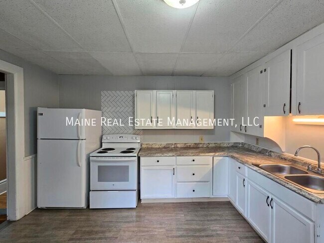 Building Photo - 17 Boutelle Ave