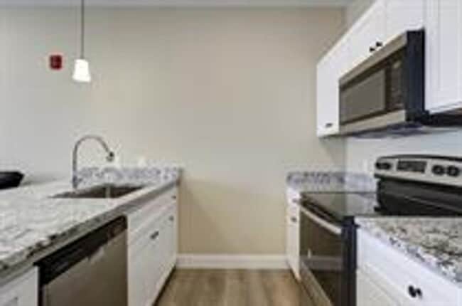 Interior Photo - 305 W Clark St