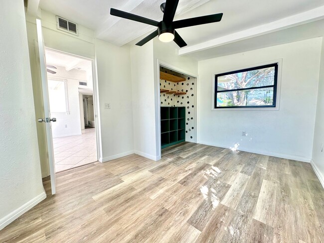 Building Photo - Charming updated 3Bedrooms 1Bath Home in p...