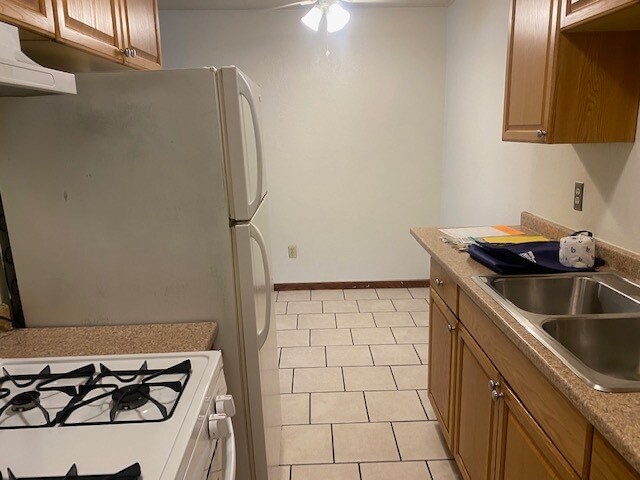 Gama de gas en la cocina - 310 8th St SE