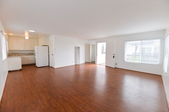 Building Photo - 248 Avenida Del Poniente