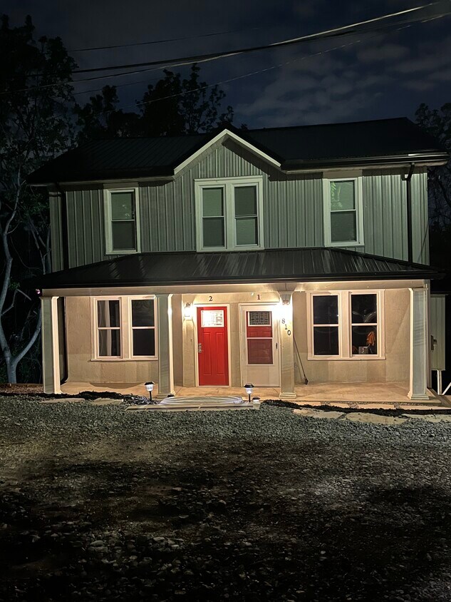 Foto principal - 810 College Ave