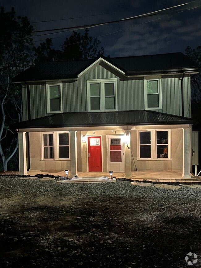 Building Photo - 810 College Ave