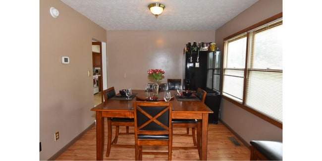 Building Photo - 3464