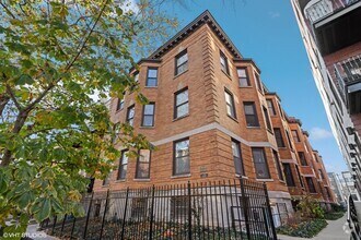Building Photo - 669 W Barry Ave