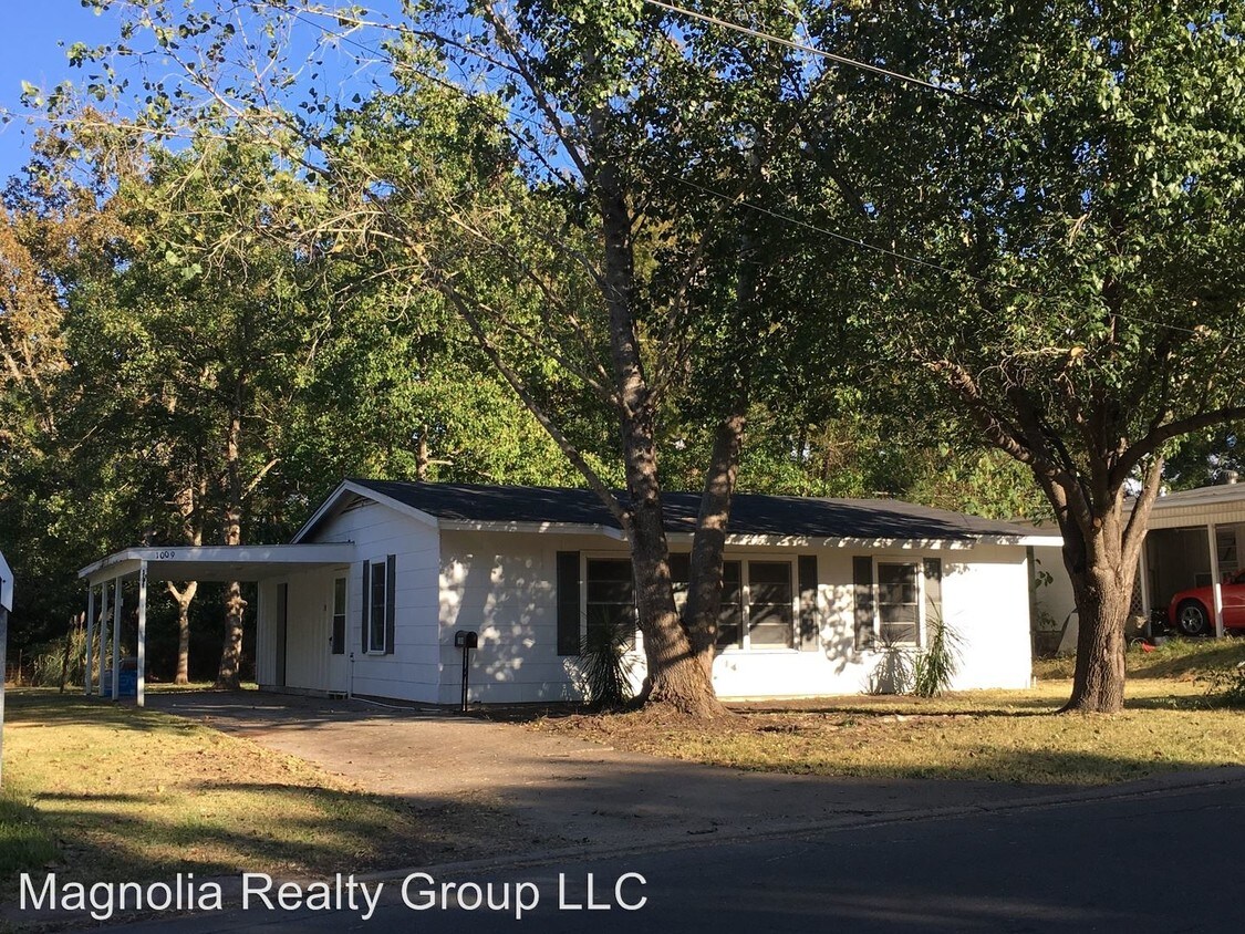 Primary Photo - 3 br, 1 bath House - 1009 Anderson Drive