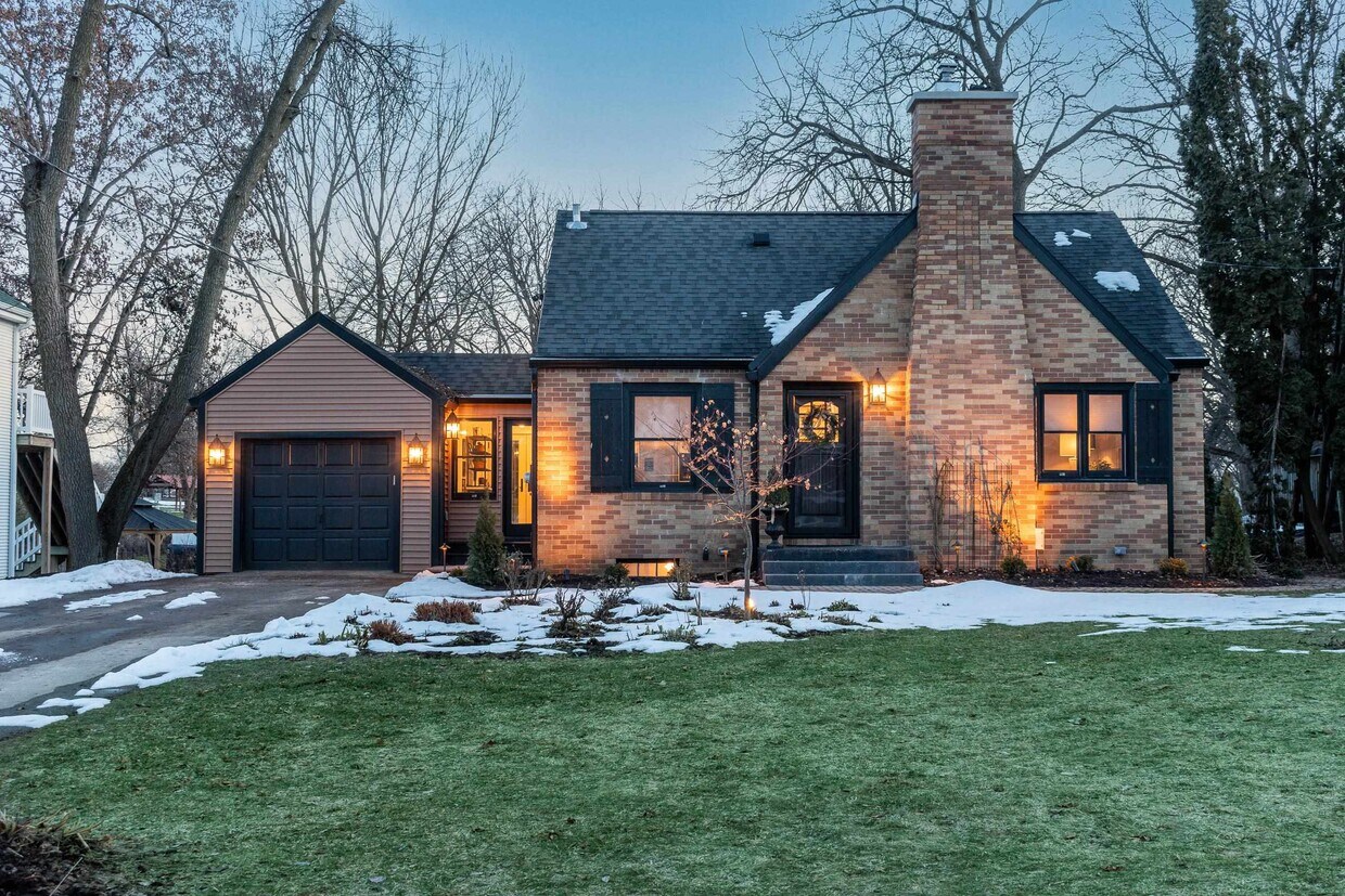 Foto principal - 2501 Waunona Way