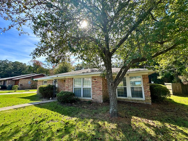 Foto del edificio - 110 Windsor Dr