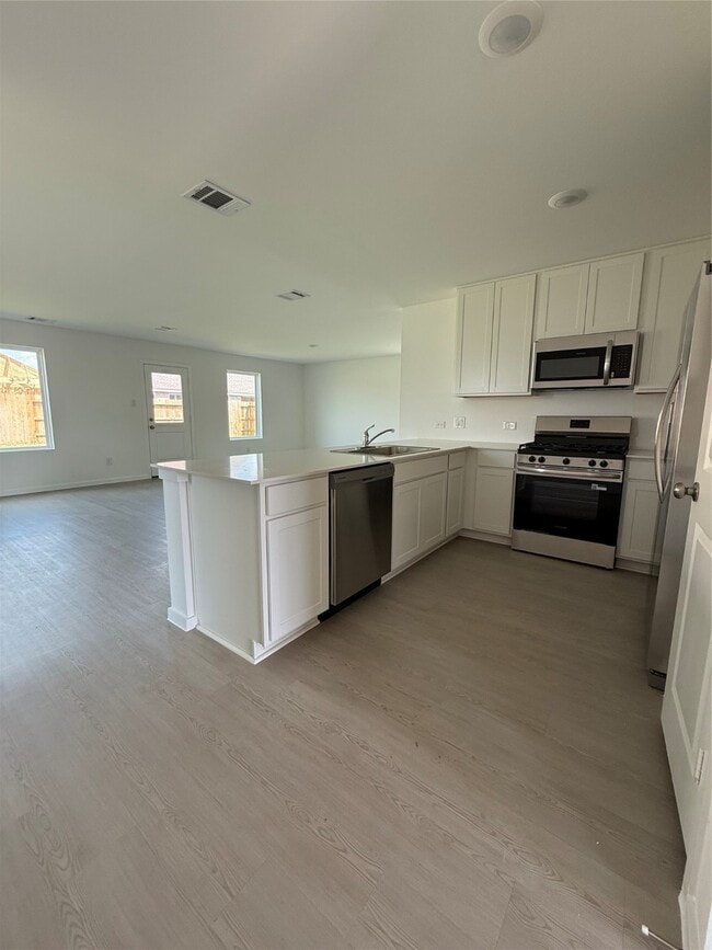 Building Photo - 3061 Fantasy Ter Dr