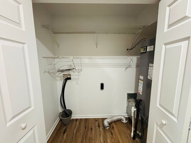 Building Photo - 2 Bedroom, 1.5 Bathroom Duplex