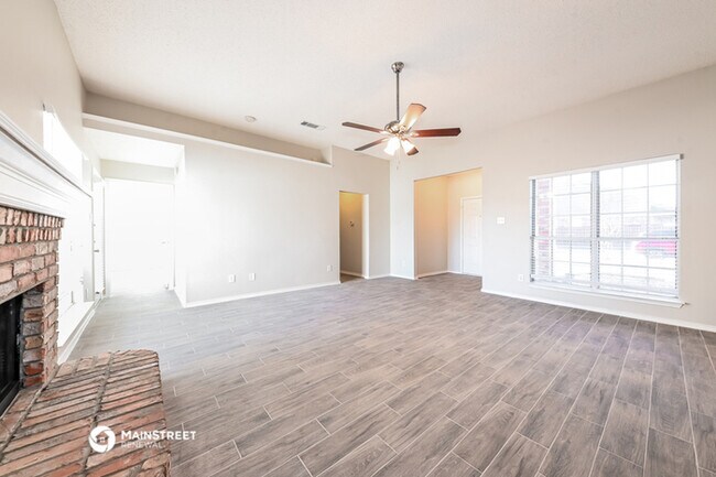 Building Photo - 1805 Chapman Dr