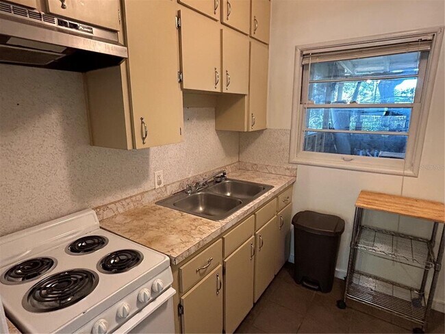 Foto del edificio - 1617 NE 8th St