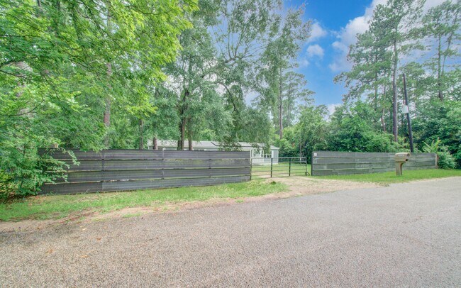 Foto del edificio - 16307 Antelope Ln