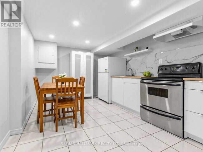 Photo du bâtiment - 67 Trinnell Blvd