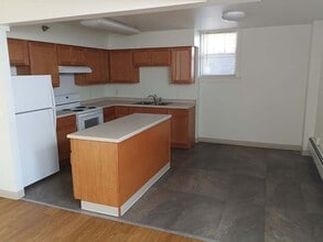 Building Photo - 201 N 5th Ave W