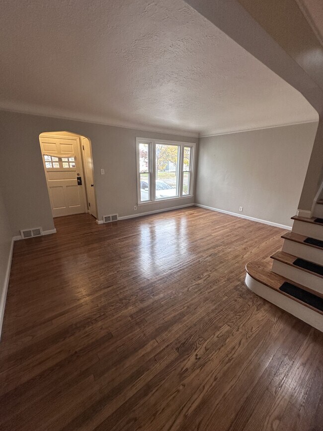 Building Photo - 1240 Avondale Rd