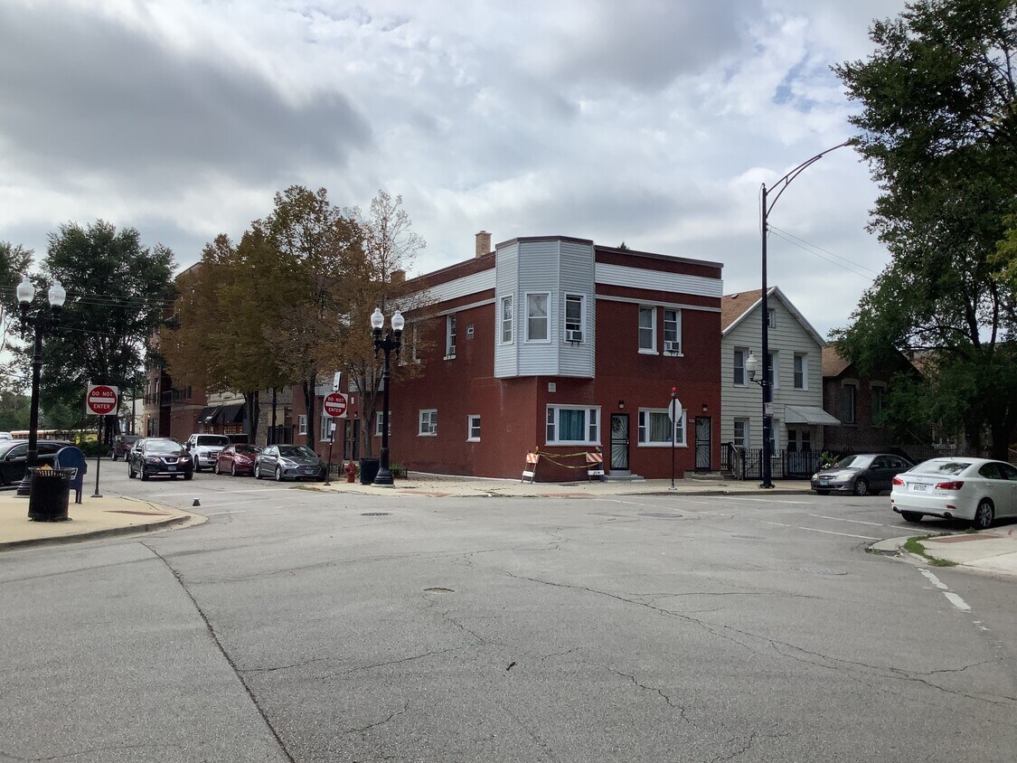 2301 W 25th St Unit 2, Chicago, IL 60608 Apartments in Chicago, IL