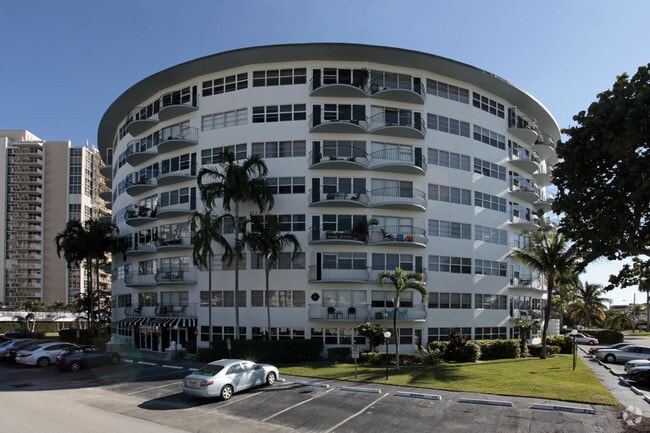 Building Photo - Le Cercle Condominiums