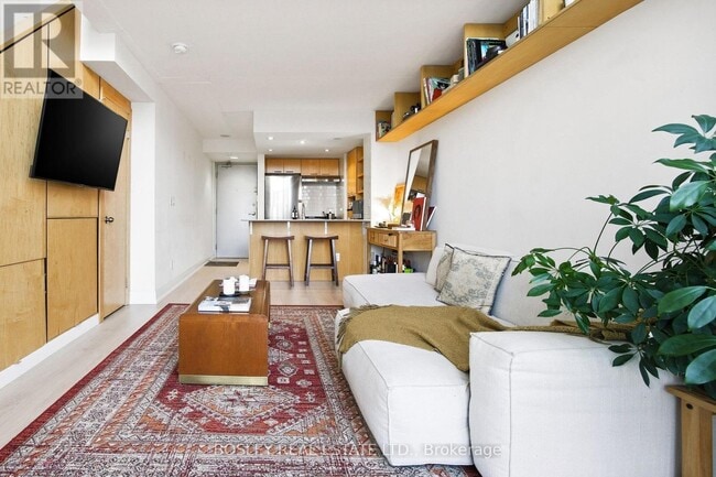 Building Photo - 255 Richmond St E