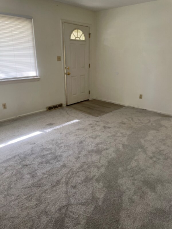 Foto del edificio - 740 Stinchcomb Dr