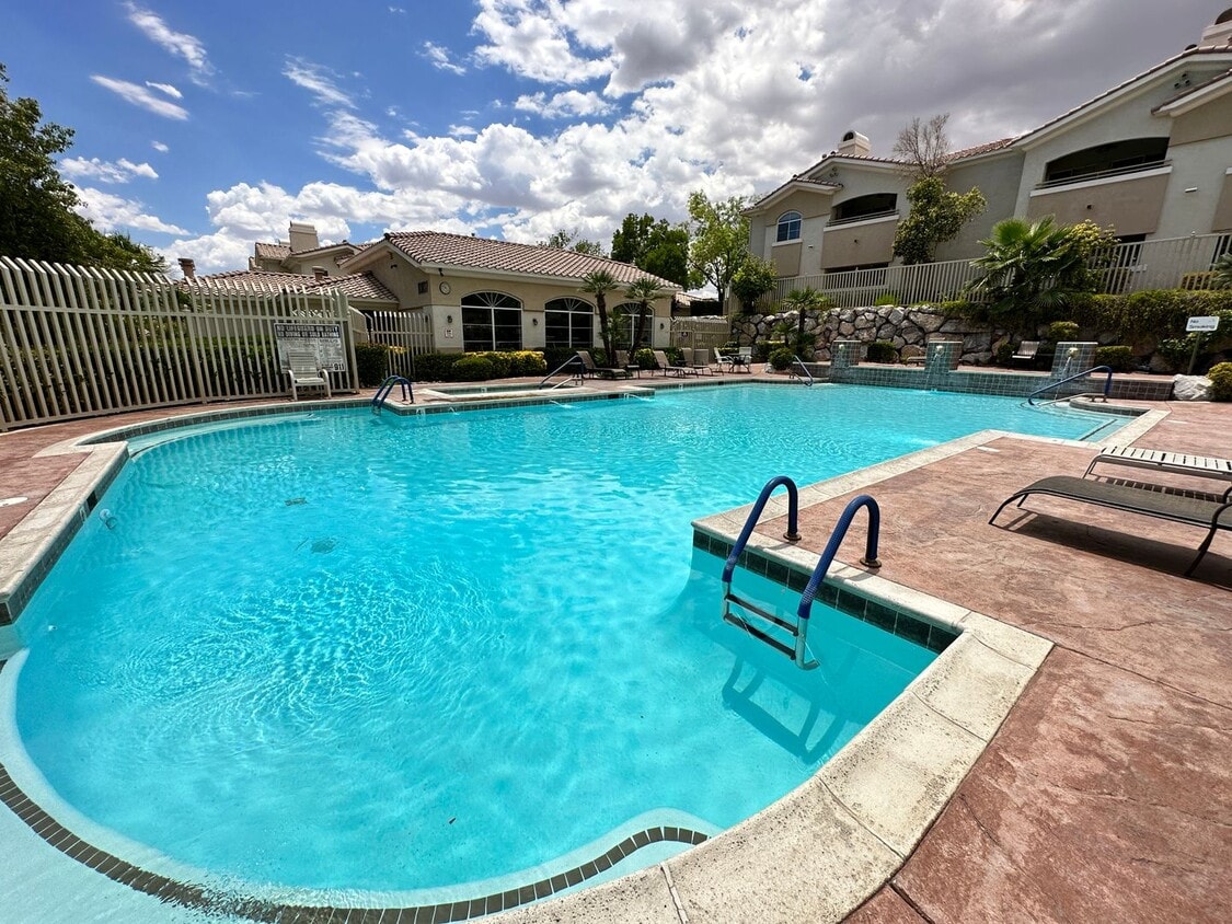 Primary Photo - Summerlin Stunner!!