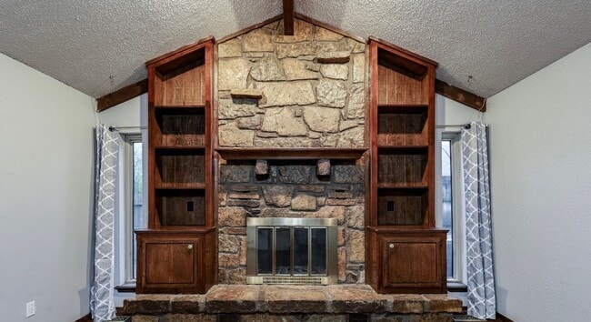 Building Photo - Three bedroom two bathroom house in Moore