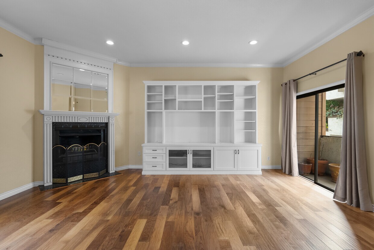 Foto principal - 7650 Topanga Canyon Blvd