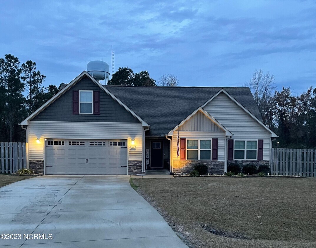 208 Peaceful Ln, Hubert, NC 28539 House Rental in Hubert, NC