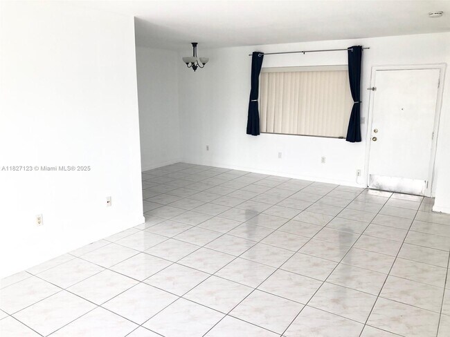 Foto del edificio - 462 Golden Isles Dr